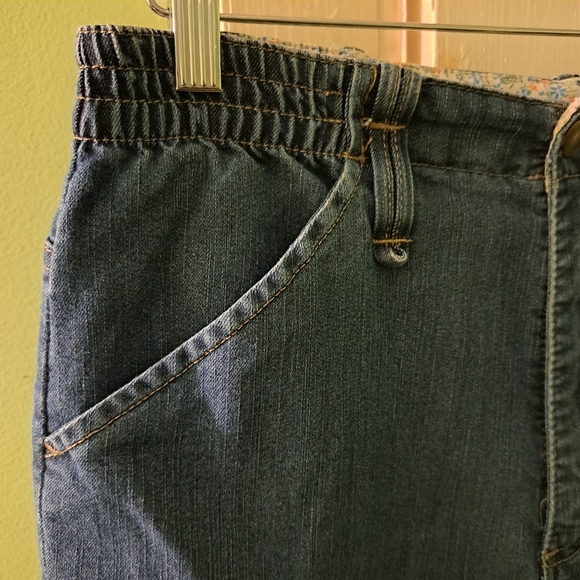 Lee At The Waist Capris - Picture 4 of 14